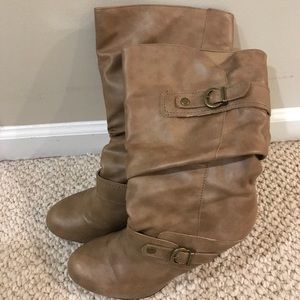 Size 7.5 spunky tan heel boots